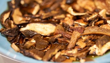 Grzyby moczę tylko w takiej wodzie, są mięciutkie i aromatyczne. W sam raz do uszek i bigosu