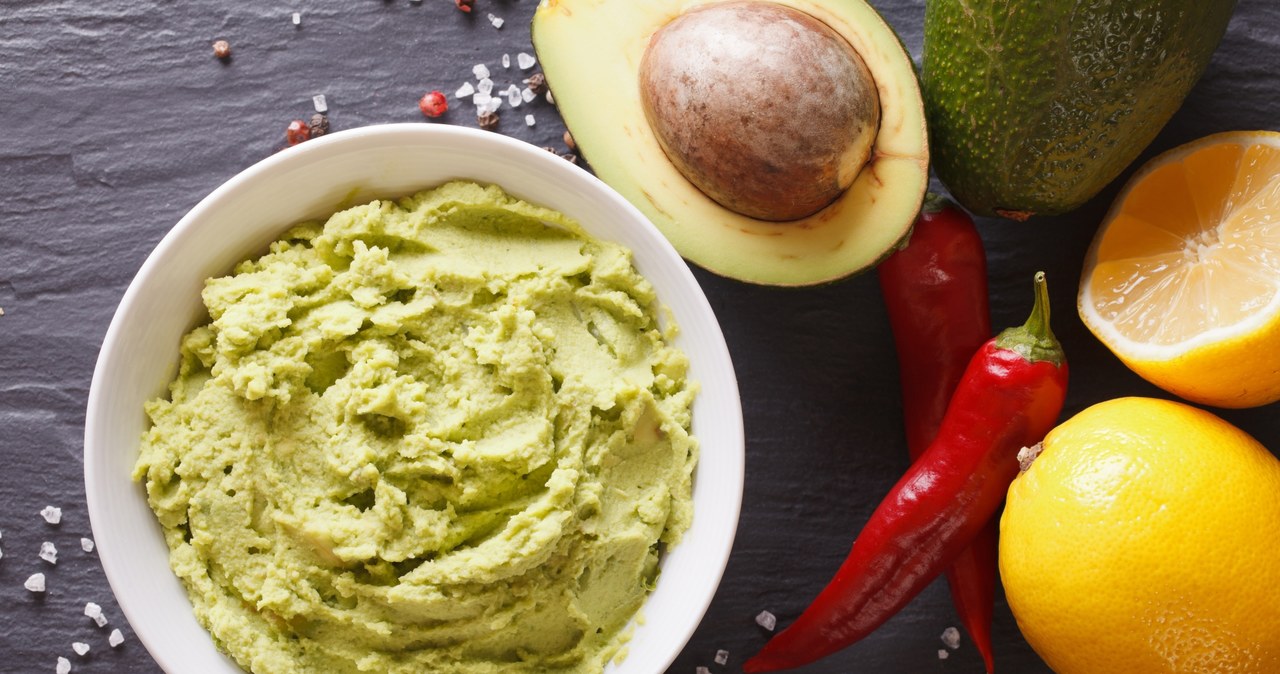 Guacamole ma zwykle mniej kalorii niż inne rodzaje dipów /123RF/PICSEL