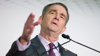 Gubernator fotografował się w stroju rasisty. Demokraci chcą, by ustąpił ze stanowiska