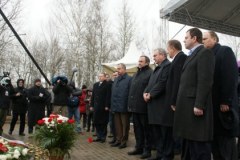 Gubernator obwodu smoleńskiego na miejscu katastrofy 