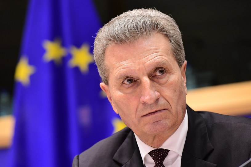 Guenther Oettinger: "Polska pierwsza" nie jest odpowiedzią na "Ameryka pierwsza" /EMMANUEL DUNAND /AFP