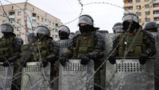 Gumowe kule i granaty hukowe. Milicja na Białorusi zwalcza protestujących