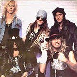 Guns N'Roses (Axl w środku, Duff McKagan i Slash z lewej strony) /
