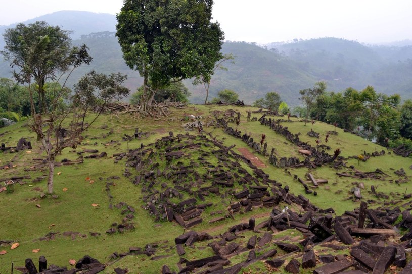 Gunung Padang skrywa nie tylko megality, ale i całą piramidę? /123RF/PICSEL
