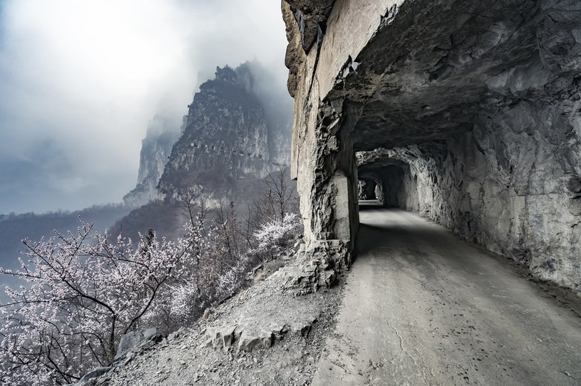 Guoliang Tunnel został ręcznie wykuty w skale przez lokalną ludność /123RF/PICSEL