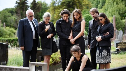 GUS o zgonach w 2020 roku. Zmarło 68 tys. Polaków więcej niż rok wcześniej