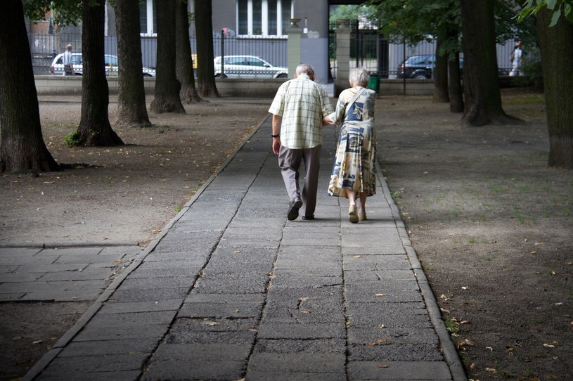 GUS opublikował nowe tablice trwania życia, kluczowe dla wyliczania wysokości miesięcznej emerytury dla osób wnioskujących o świadczenie /123RF/PICSEL