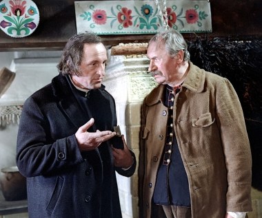 Gustlik nie był jedyną serialową kreacją Franciszka Pieczki w tamtym czasie. Wcielił się również w proboszcza w "Chłopach (1972) Jana Rybkowskiego.