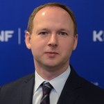 "GW": Były szef KNF rekomendował prawnika do banku Solorza-Żaka