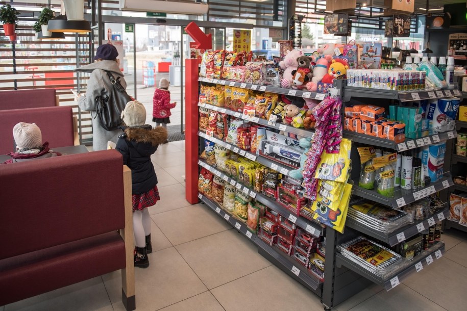 "GW”: Rząd ma nowy pomysł na zakaz handlu w niedzielę /Wojciech Pacewicz /PAP