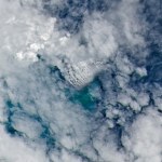 NASA Gwałtowna erupcja podwodnego wulkanu. Z oceanu wyłania się nowy ląd