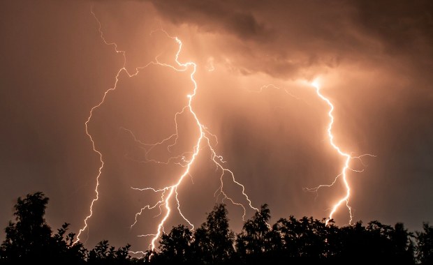 Gwałtowne burze i upały w Polsce. Są alerty IMGW