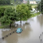 Gwałtowne burze nad Polską. Zalane drogi, powalone drzewa