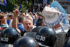 Gwałtowne starcia w Kijowie. Protestowali przeciw "rozbiorowi Ukrainy"