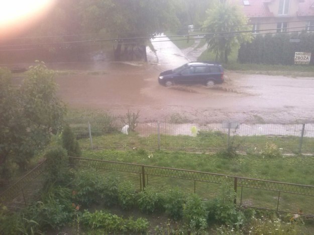 Gwałtowne ulewy w Racławicach koło Miechowa /Gorąca Linia /RMF FM