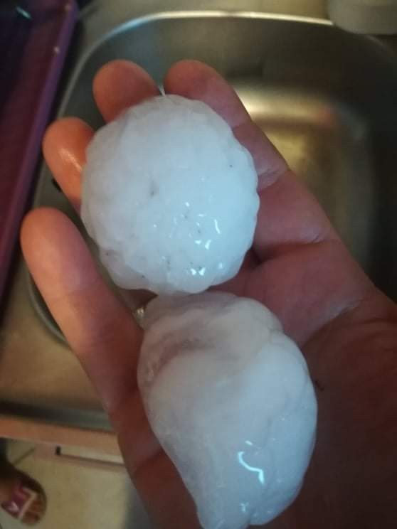 Gwałtownej burzy towarzyszyły opady gradu /Gorąca Linia RMF FM