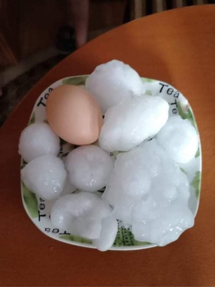 Gwałtownej burzy towarzyszyły opady gradu /Gorąca Linia RMF FM