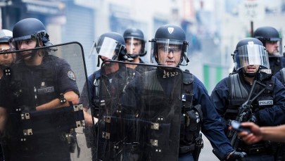 Gwałtowny protest rolników w Bretanii. Zdewastowali urząd podatkowy