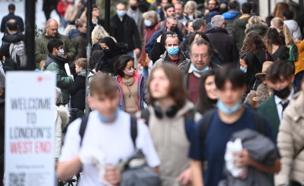 Gwałtowny skok zakażeń koronawirusem w Wielkiej Brytanii