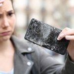 Gwarancja a zbity ekran. Czy naprawa telefonu będzie za darmo?