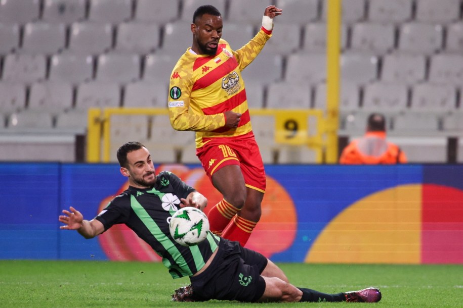Gwiazda Jagiellonii Afimico Pululu w rewanżu z Cercle Brugge /OLIVIER MATTHYS    /PAP/EPA