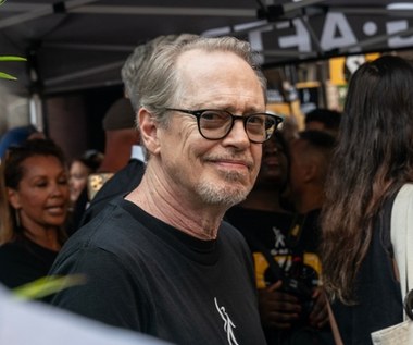 Gwiazda kina w obsadzie mrocznego hitu Netfliksa. "Surrealistyczne i ekscytujące"