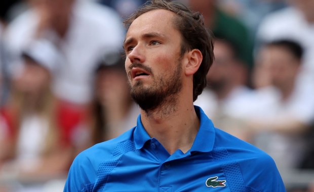 Gwiazda tenisa w tarapatach. Miedwiediew stracił bagaż i prosi o pomoc