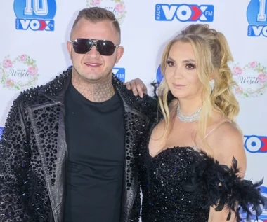Gwiazdor disco polo nie zwalnia tempa: "Lecimy po miliony". Dawid Narożny i teledysk "Pozytywka" podbija sieć