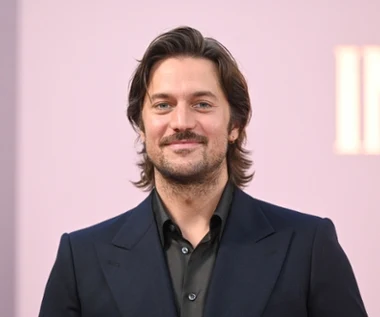 Gwiazdor "Emily w Paryżu" to melancholijny romantyk. "Nie potrafię się odkochać"