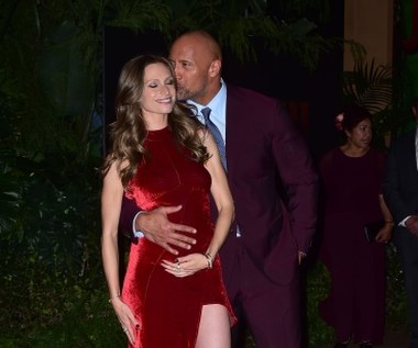 Gwiazdor i jego ciężarna partnerka pojawili się na premierze filmu „Jumanji: Przygoda w dżungli”. 