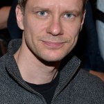 Gwiazdor seriali długo czekał na miłość życia. Na jego drodze stanęła dużo młodsza. To znana aktorka