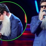 Gwiazdor telewizji założył sztuczną brodę i zakłócił "The Voice". Położył się na scenie 