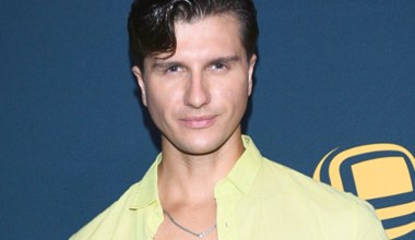 Gwiazdor "TzG" dopiero co rozstał się z partnerem. Teraz nie kryje szczęścia. Nagle pokazał się w jego ramionach