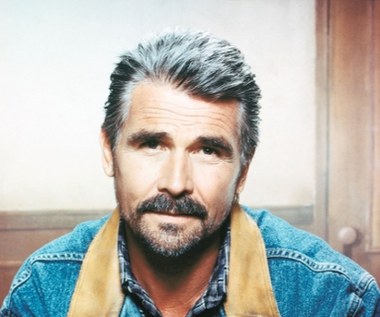 Gwiazdor urodził się 18 lipca 1940 roku w Los Angeles jako Craig Kenneth Bruderlin, jednak w wieku 20 lat postanowił zmienić nazwisko i od tego momentu znamy go już jako Jamesa Brolina.