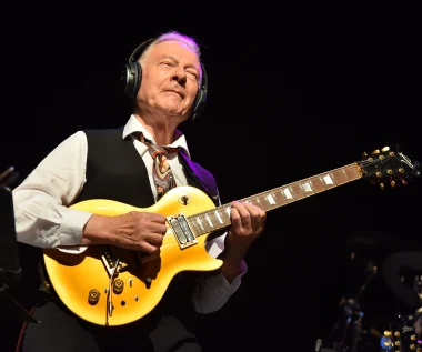 Gwiazdor zespołu King Crimson przeszedł zawał serca. Początkowo zignorował objawy i wsiadł do samolotu!