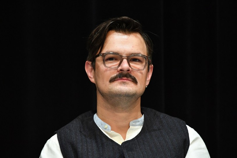 Gwiazdorska obsada ekranizacji się powiększa. Polacy uwielbiają go oglądać