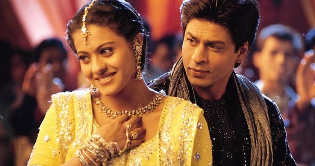 Gwiazdy bollywoodzkiego kina Shah Rukh Khan i Kajol w filmie "Czasem słońce, czasem deszcz" /materiały prasowe