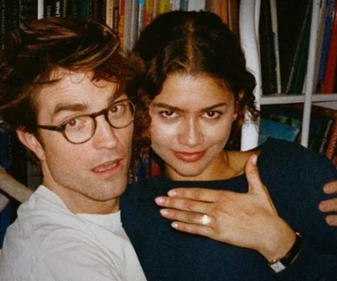 Gwiazdy kina zapraszają na ślub! Piękność pochwaliła się pierścionkiem