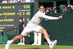 Gwiazdy obserwują zmagania na korcie