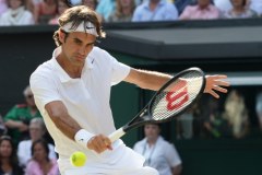 Gwiazdy obserwują zmagania na korcie