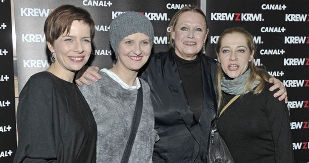 Gwiazdy serialu "Krew z krwi": Agata Kulesza, Iza Kuna, Iwona Bielska i Małgorzata Buczkowska /AKPA