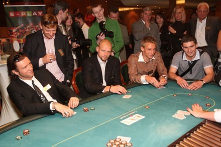 Gwiazdy sportu przy pokerowym stoliku Fot. Piotr Kucza /Informacja prasowa