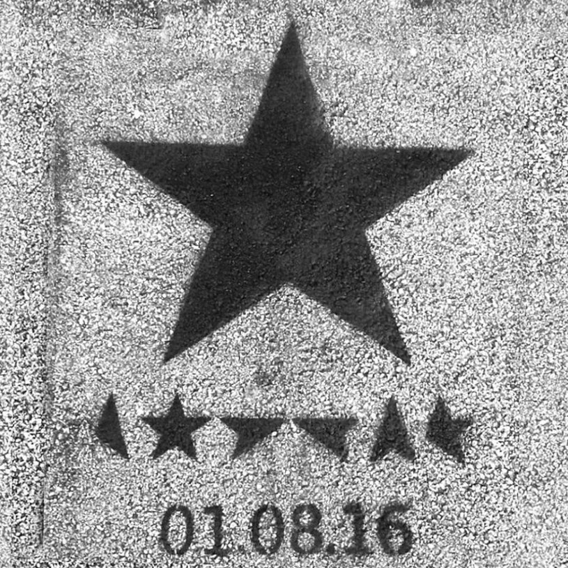 Gwiezdne znaki promujące album "Blackstar" na amerykańskich ulicach /