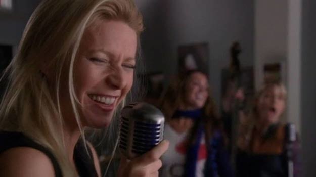 Gwyneth paltrow w serialu "Glee" jako szalona Holly Holiday /East News