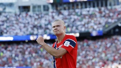 Haaland i Norwegia nie zawiedli. Kuriozalny błąd bramkarza Iraku