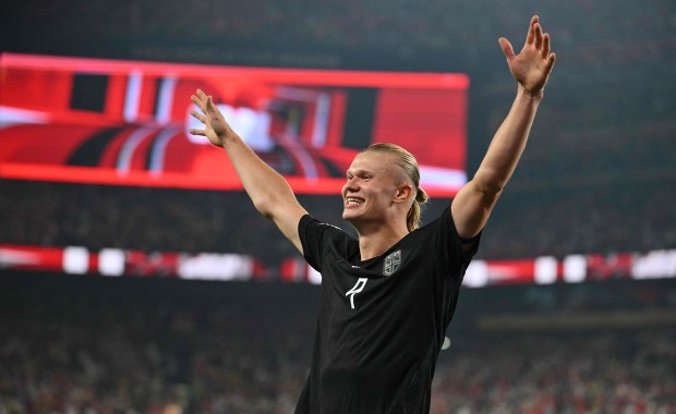 Haaland nie z tego świata. Norwegia wiosłuje do kolejnej rundy