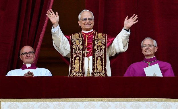 Habemus papam! Nowy papież został zaprezentowany światu