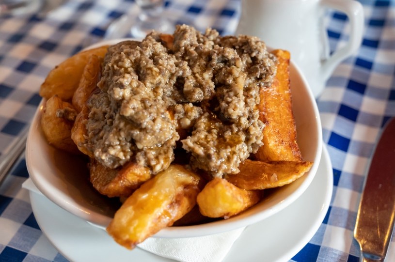Haggis często serwuje się z ziemniakami /123RF/PICSEL