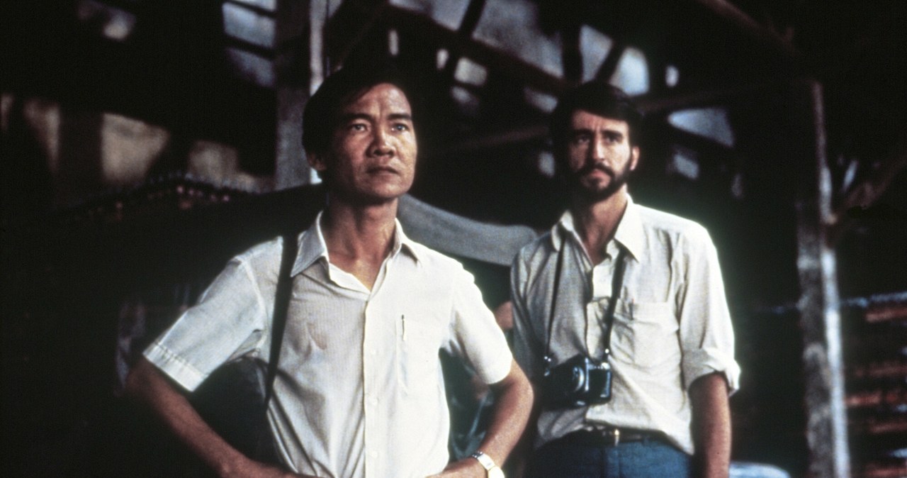 Haing S. Ngor i Sam Waterson w filmie "Pola śmierci" /Warner Bros/Courtesy Everett Collection /East News