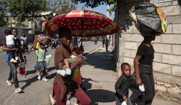 Haitańskie kobiety na zdjęciu z 9 marca br. /Johnson Sabin /PAP/EPA